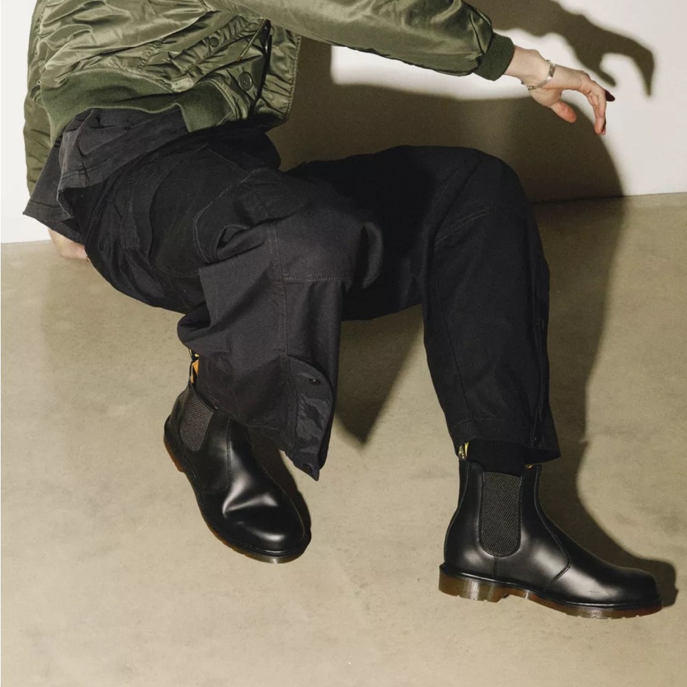 DR. MARTENS 2976 SMOOTH LEATHER CHELSEA BOOTS